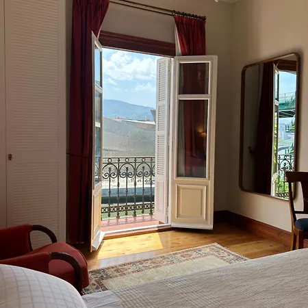 Δωμάτια σε οικογενειακή κατοικία Guggenhome